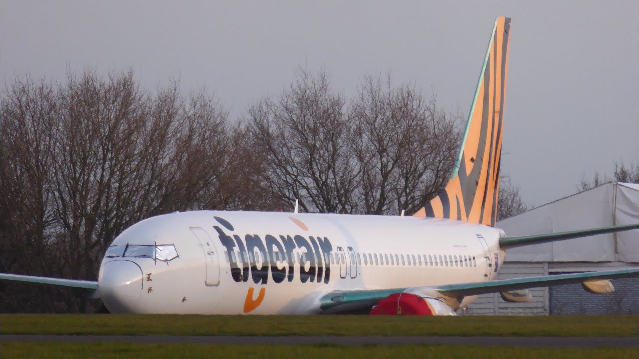 Lasham Airfield Aircraft Update - Including Tiger Air 737 - Plane Spotting