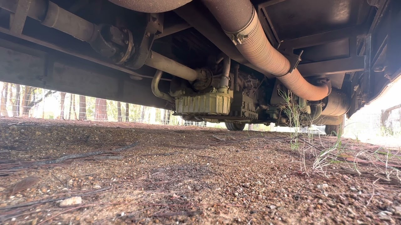 Volvo B10M under bus Cold start and air up.