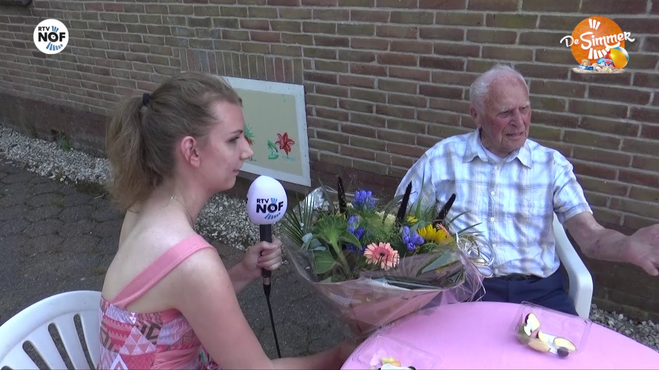 Simmerblomke voor 108-jarige Eelke Bakker uit Dokkum