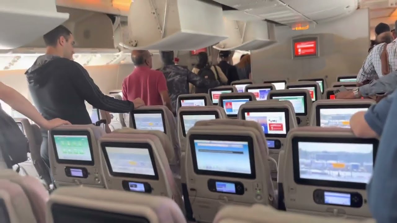 Emirates flight take off from Dubai to Sri Lanka | Colombo landing | Big flight #emiratesflight