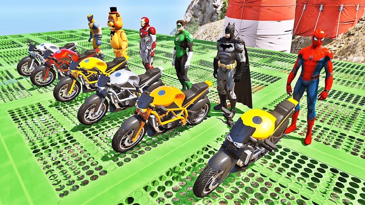 MOTOS com HOMEM ARANHA e SUPER HERÓIS! Desafio da Mega Rampa - IR GAMES
