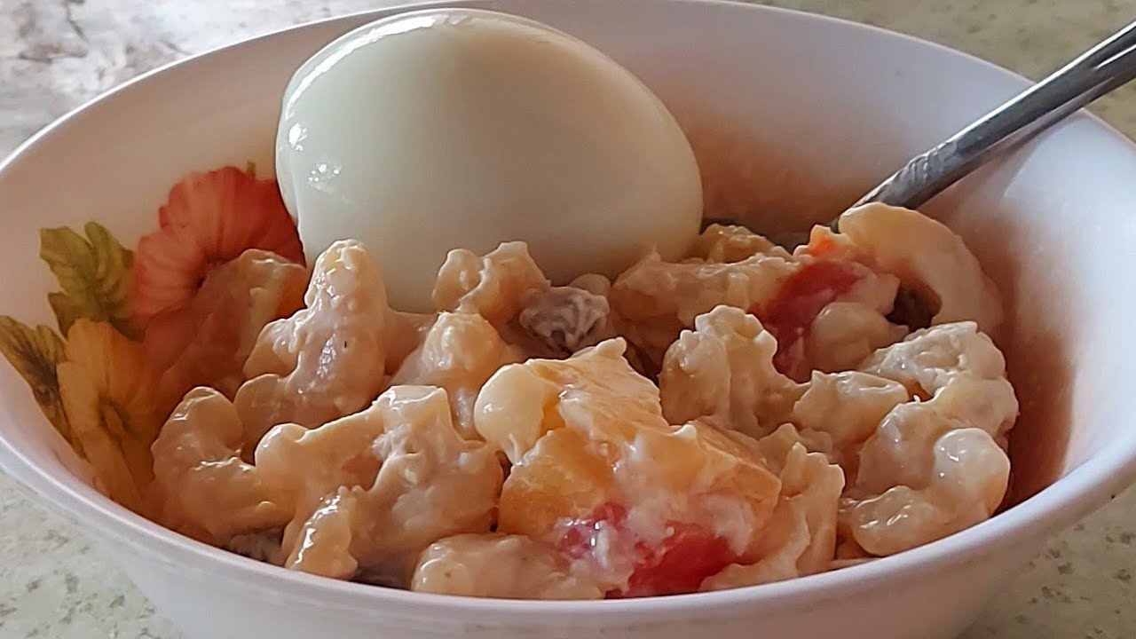 Maccaroni salad at itlog sa umaga