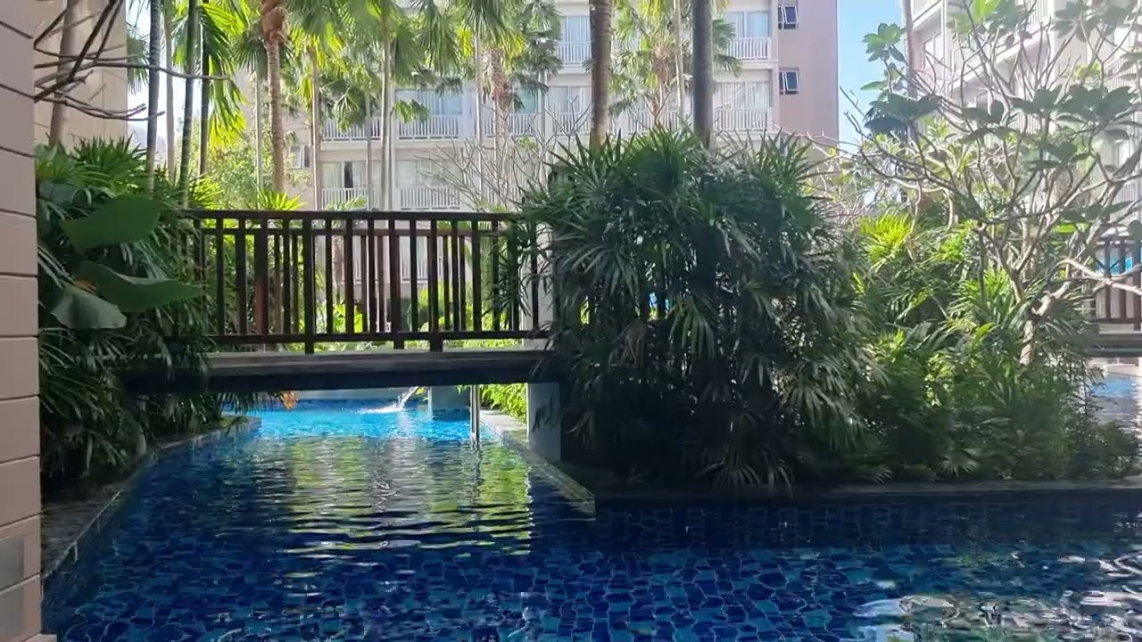 Grand Mercure Patong, Deluxe room access to pool.