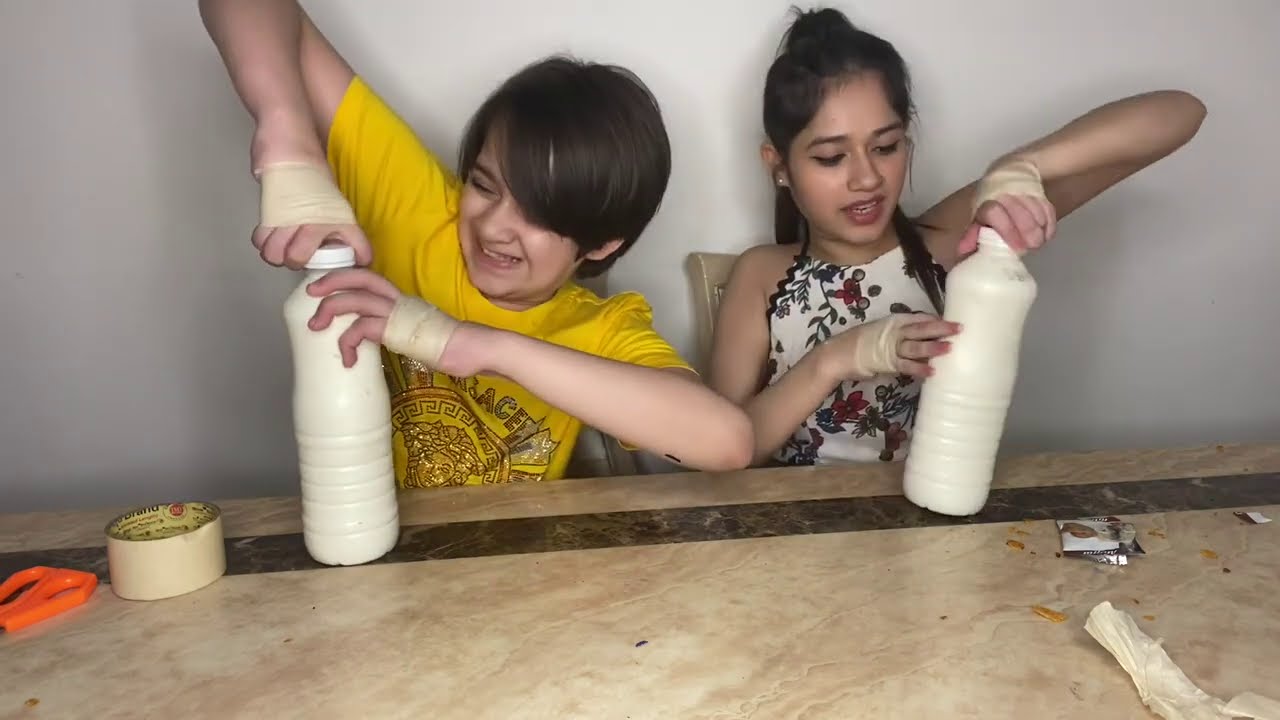 No thumb challenge with my sister |Ayaan Zubair Rahmani |Jannat Zubair Rahmani