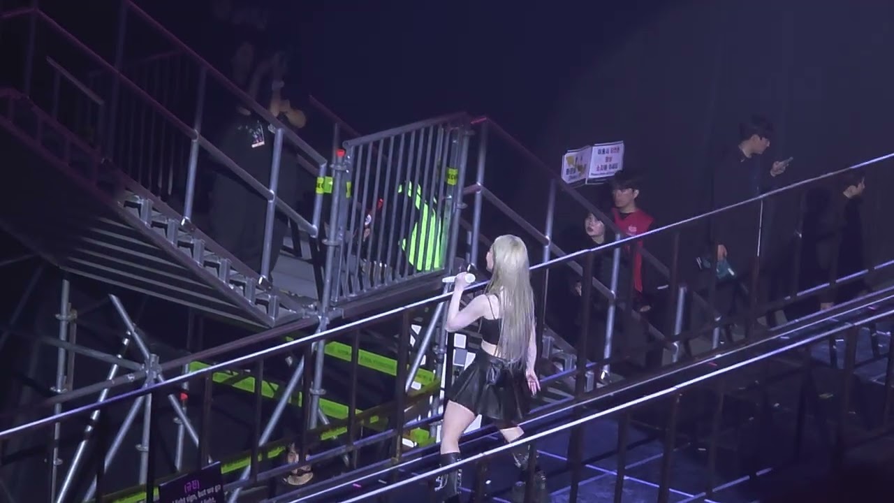 'Red light sign, but we go' 2025.11.29 NMIXX 1ST WORLD TOUR〈EPISODE 1: ZERO FRONTIER〉IN INCHEON
