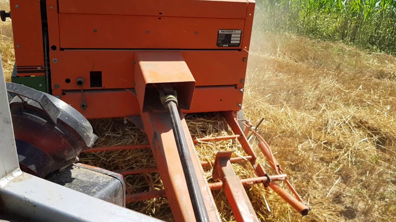 Baliranje slame Galignani 2100 i IMT 550.10