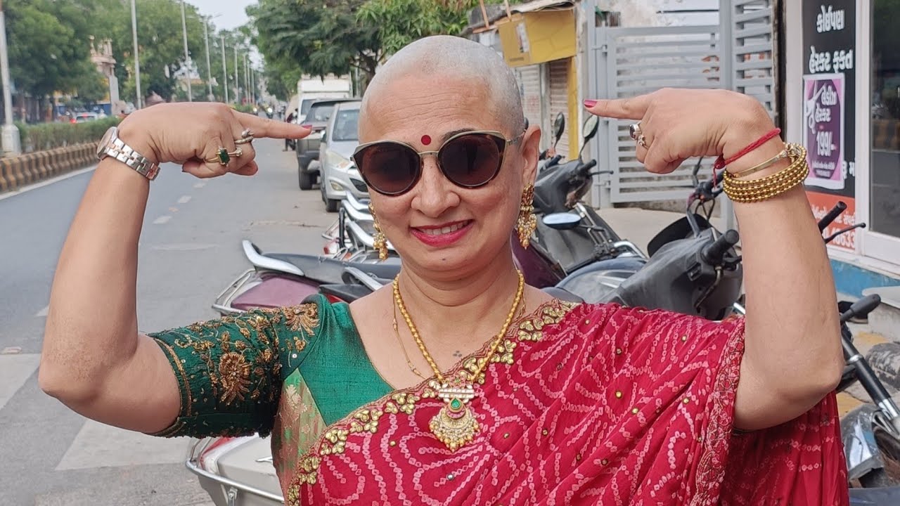 Gujju Women Headshave || Hair Donation | महिला ने खुशी से मुंडन कराकर अपने सारे बाल डोनेट किए