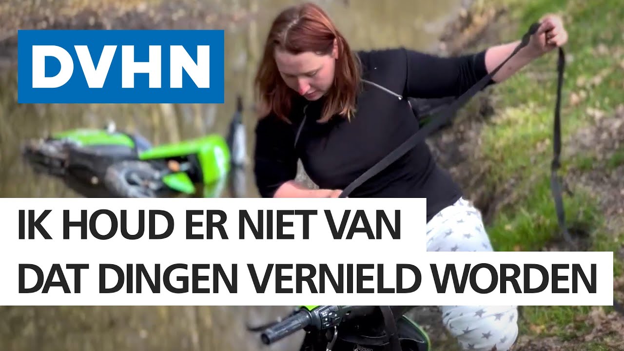 Meike haalt verzopen Go Sharing-scooters uit water in Assen