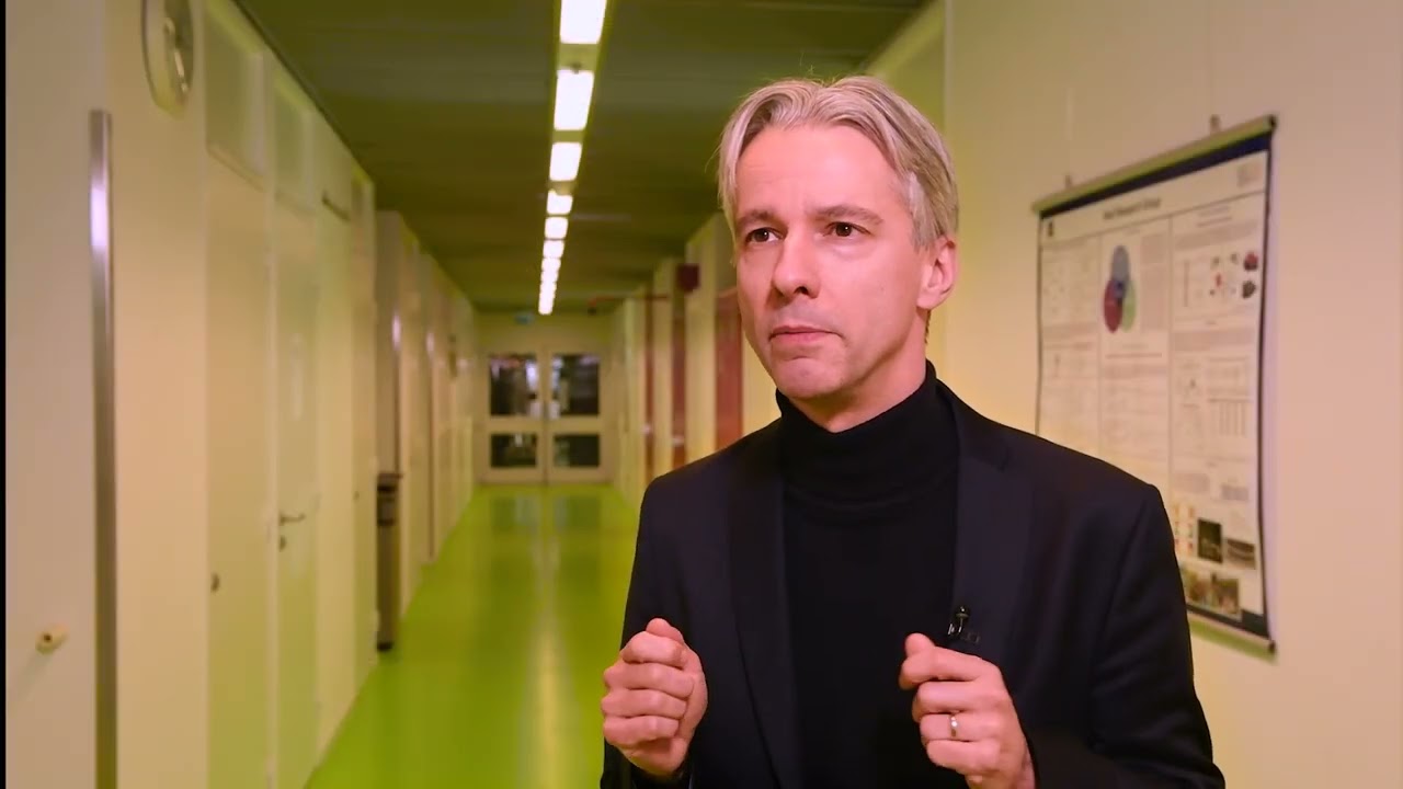 RoboChem: Autonomous synthesis robot uses AI to speed up chemical discovery |University of Amsterdam