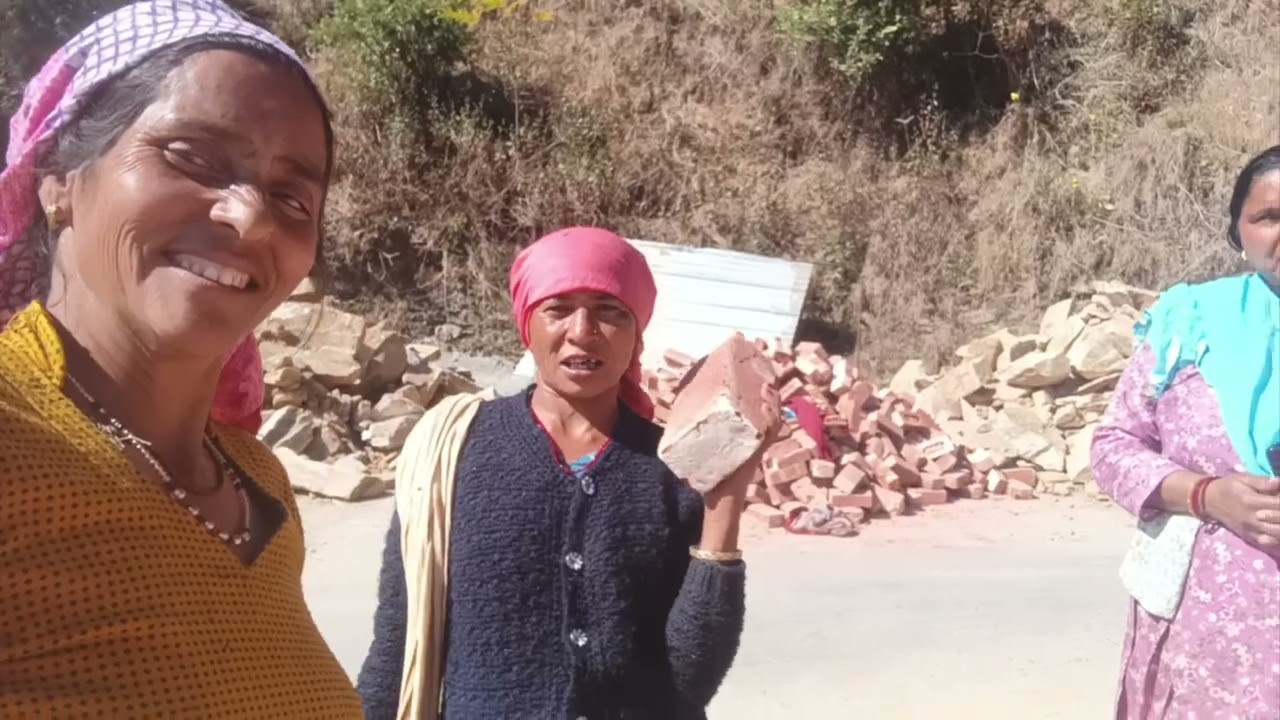 आज मीली मे नेपाली बहिन से ओर आज हमारे गाव से किसी का सामान गया देहरादून  #!! 🧡💛👍🙏