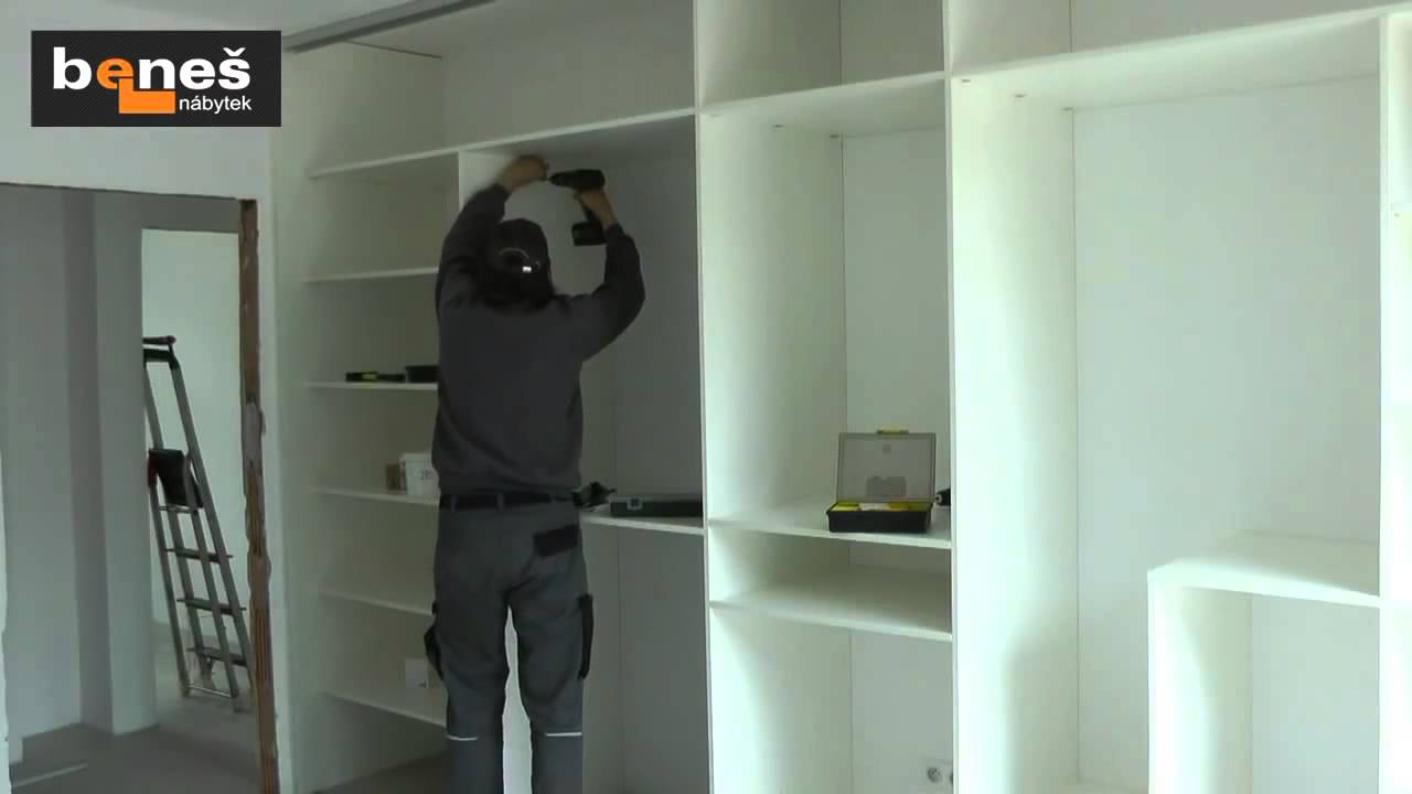 Montáž vestavěné skříně