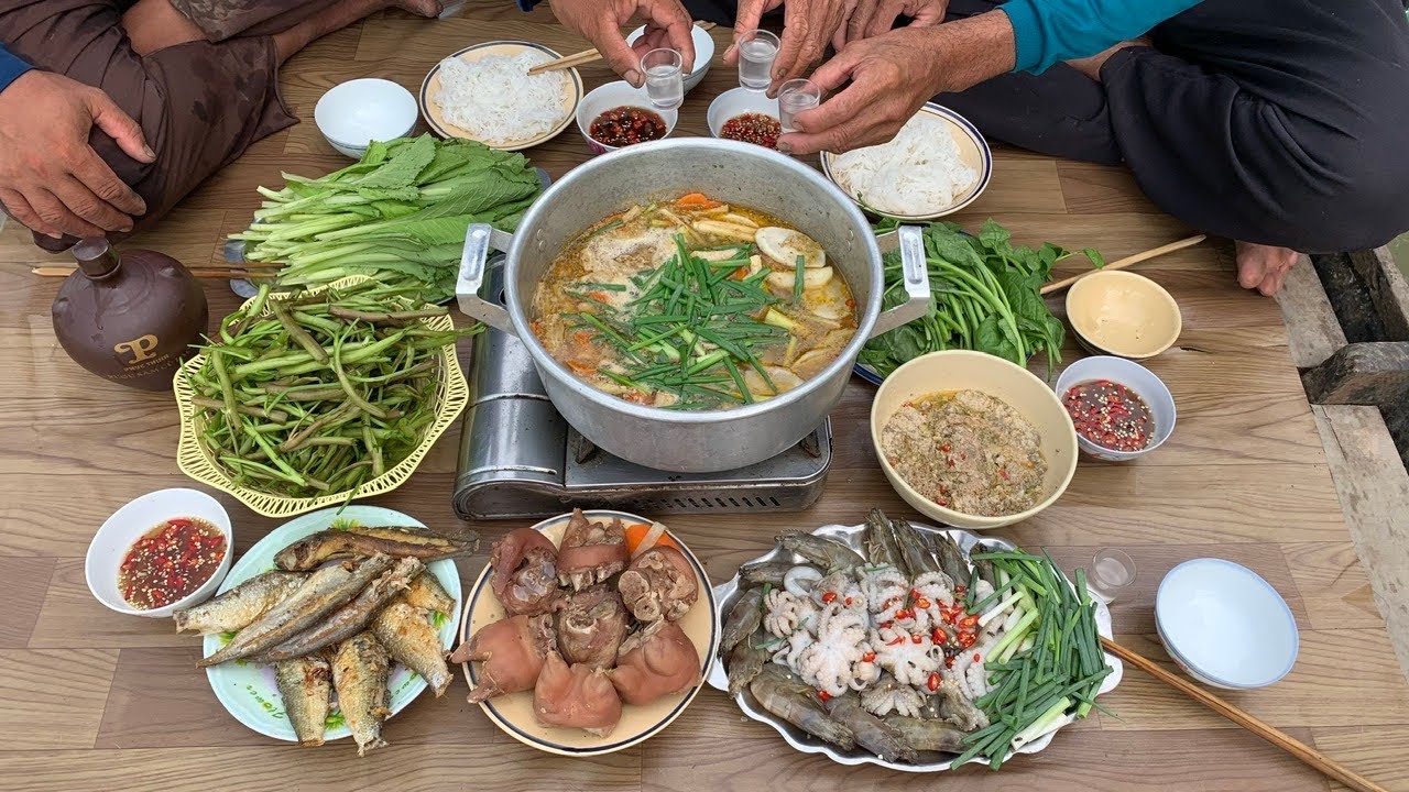 Lai Rai Tr&ecirc;n S&ocirc;ng Qu&ecirc; Với Lẩu Cua Đồng Với Hải Sản, Gi&ograve; Heo Hầm