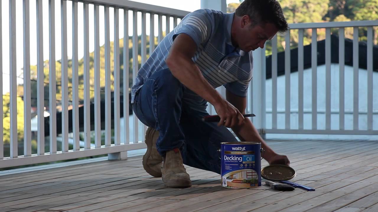How to Prepare & Oil Your Timber Deck