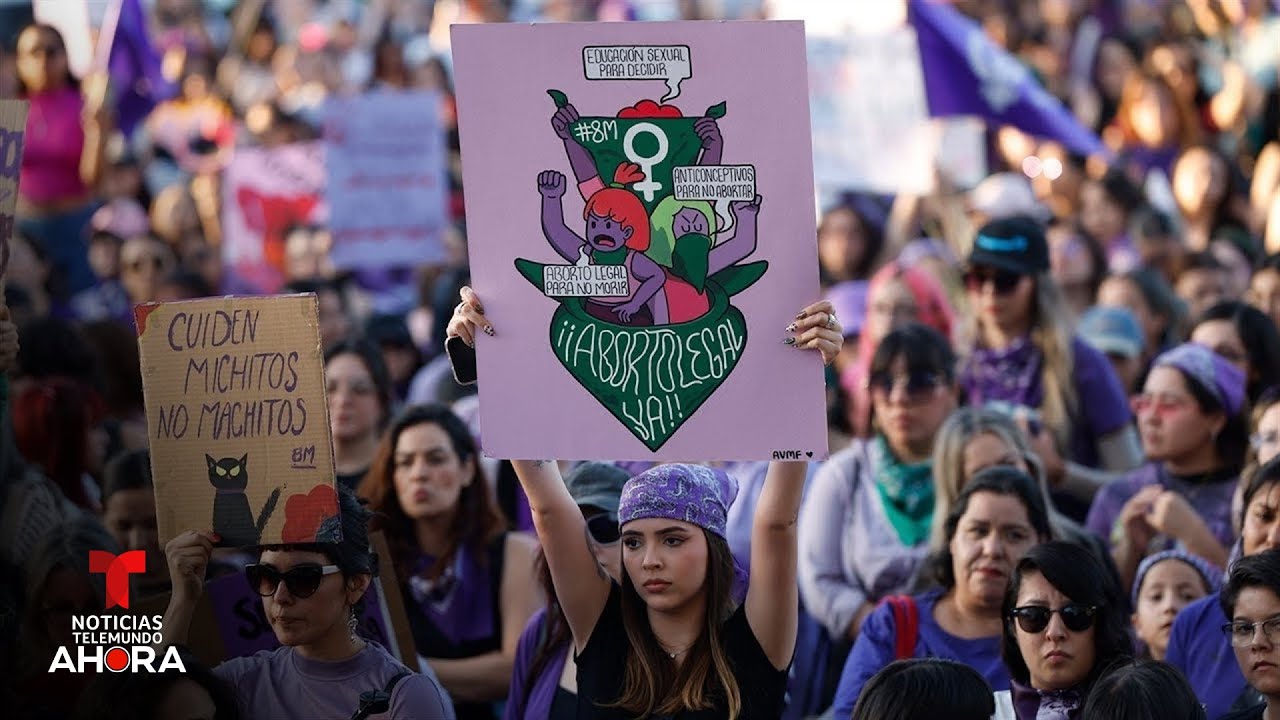 Miles de personas se movilizan en México y otros países de América Latina por el Día de la Mujer