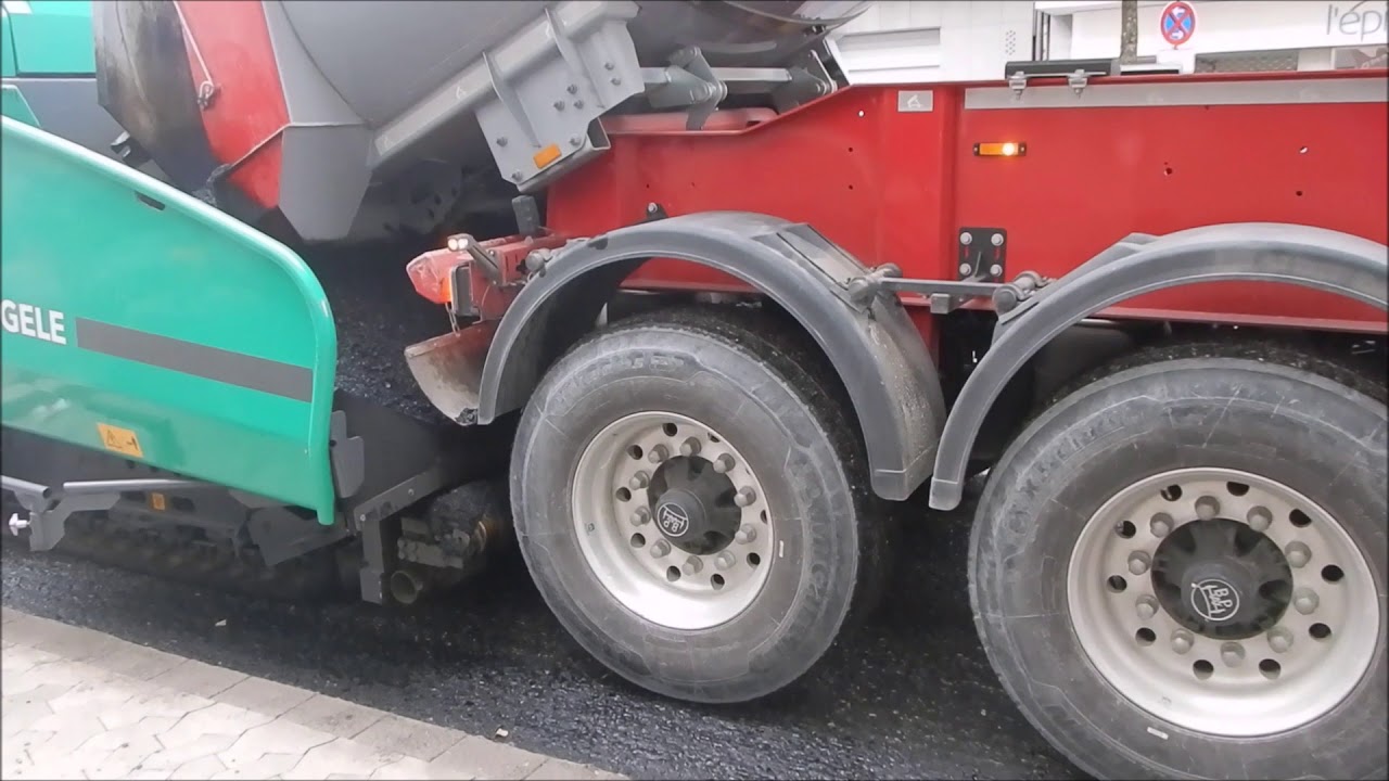 LKW und Teermaschine