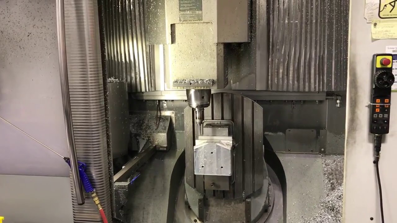 DMG - DECKEL MAHO 5-AXIS MACHINING CENTER