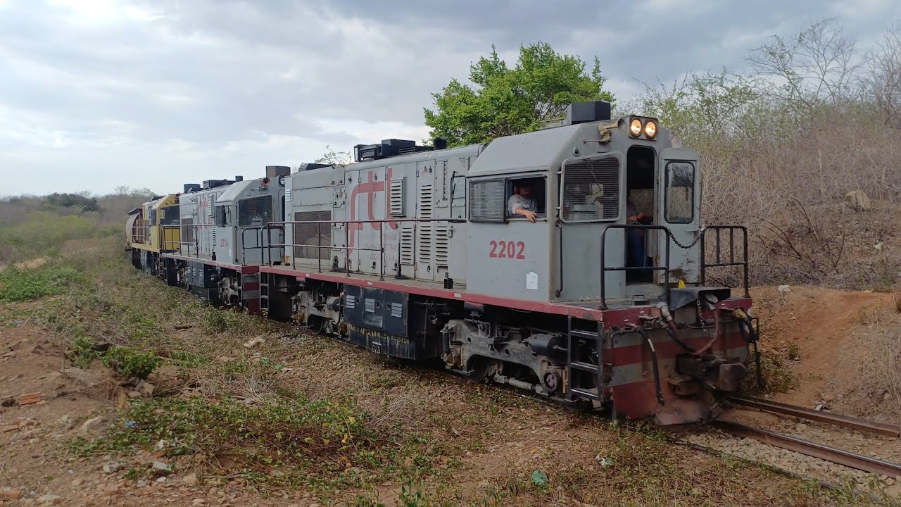 LA VAI O TREM DA TRANSNORDESTINA | COM TRIPLEX DE GE U10B NO COMANDO  | TREM CARREGADO
