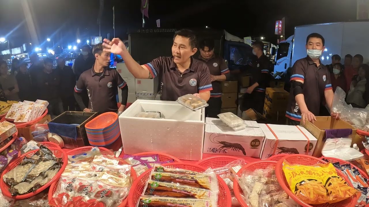 21  包鹹蛋黃的芋頭丸，一盒12顆，平均一盒只要銅板價，便宜好吃~ #嘉義趙又廷 #全晟海產 #週六斗南夜市 #海鮮拍賣 #海鮮叫賣