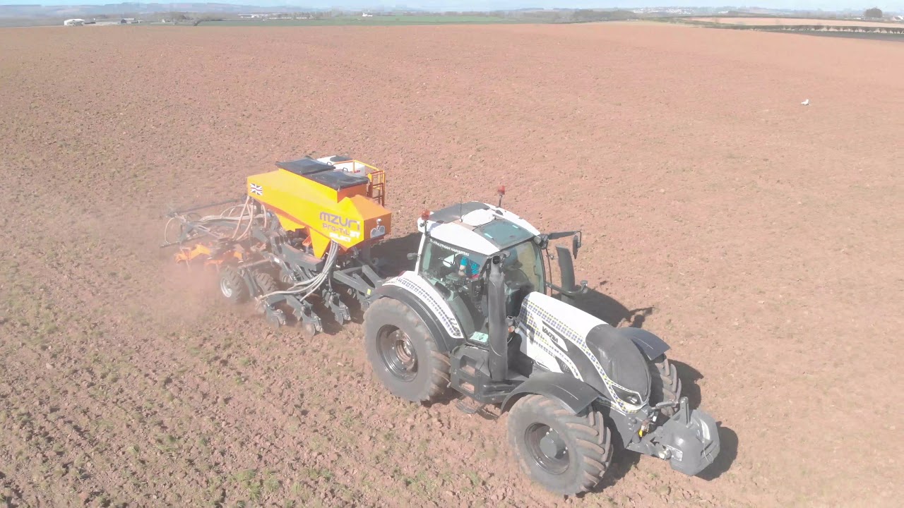 Mzuri Protil 3T. It works as a conventional trailed drill! Sowing Spring Barley and Fertiliser. 2020