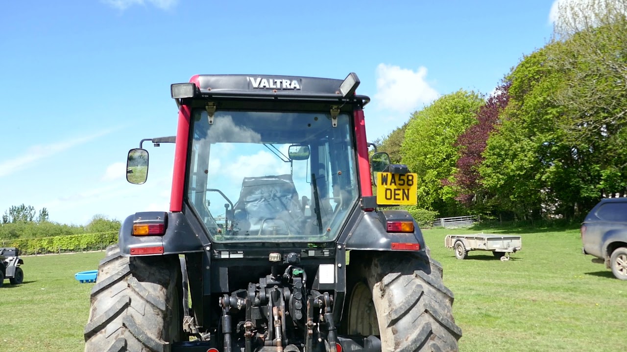 2009 VALTRA A92 4WD TRACTOR C/W LOADER