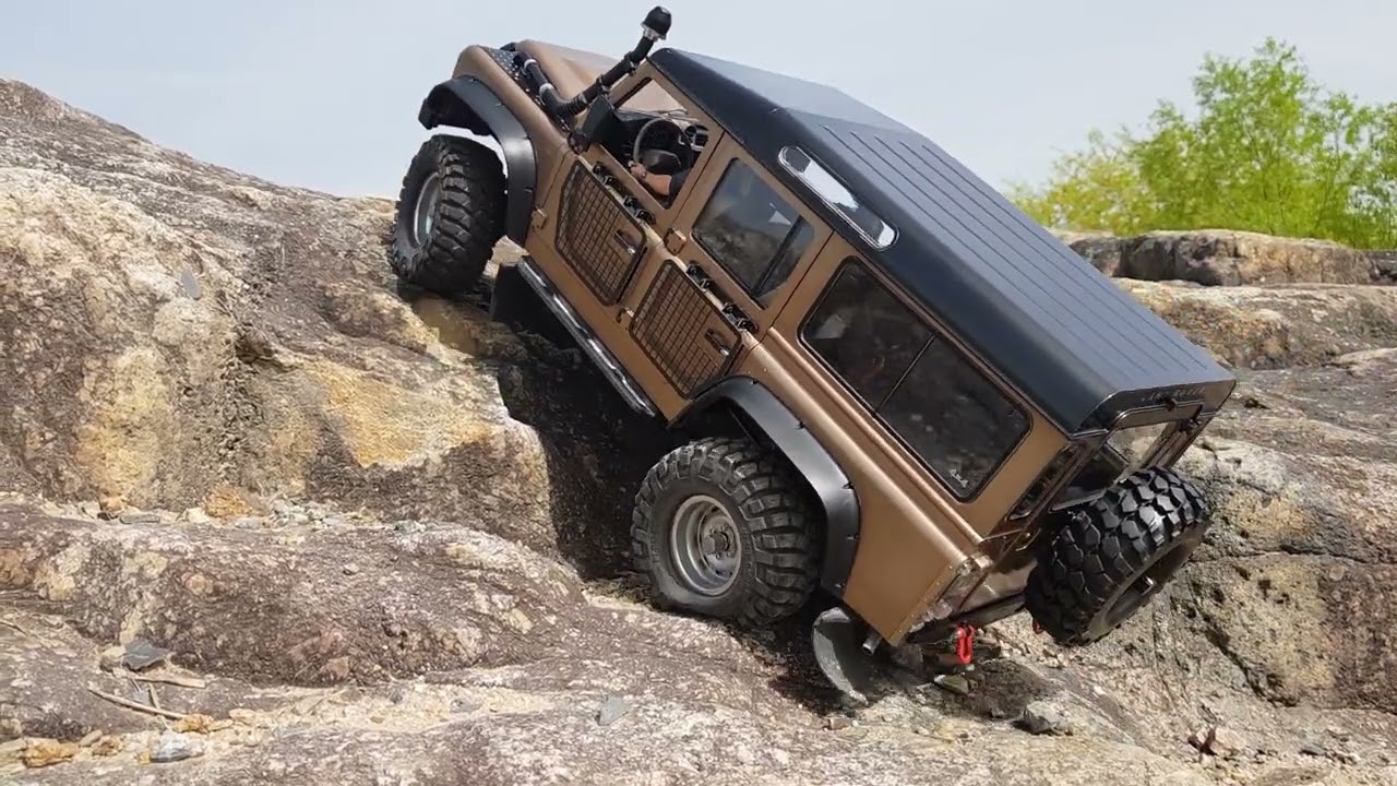 Rc car 1/10 scale rc truck  / River-side rock Trail  / GRC Defender 110
