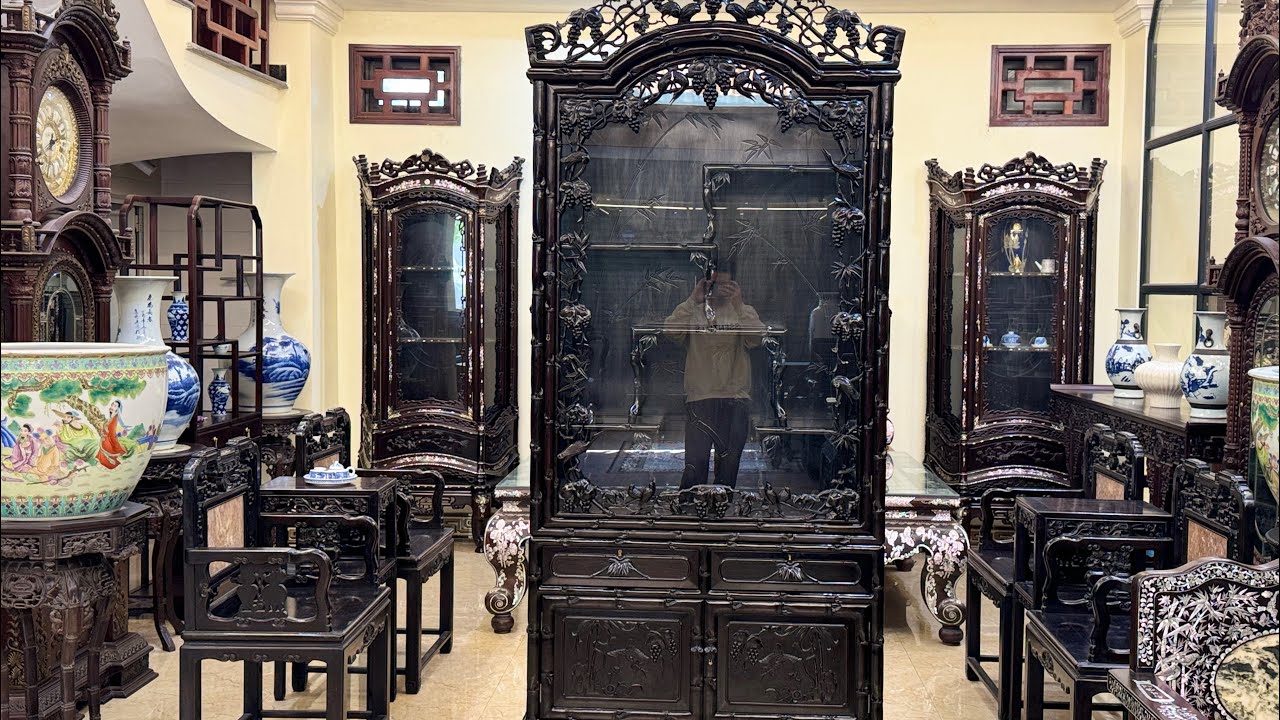 Tủ bày đồ gỗ trắc đục trúc nho phiên bản độc