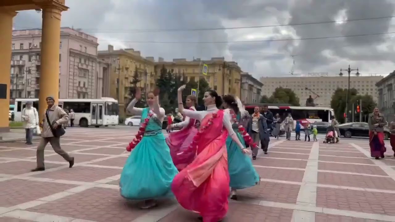 foreign girls well perform dance||hare Krishna hare Rama||#shortsvideo