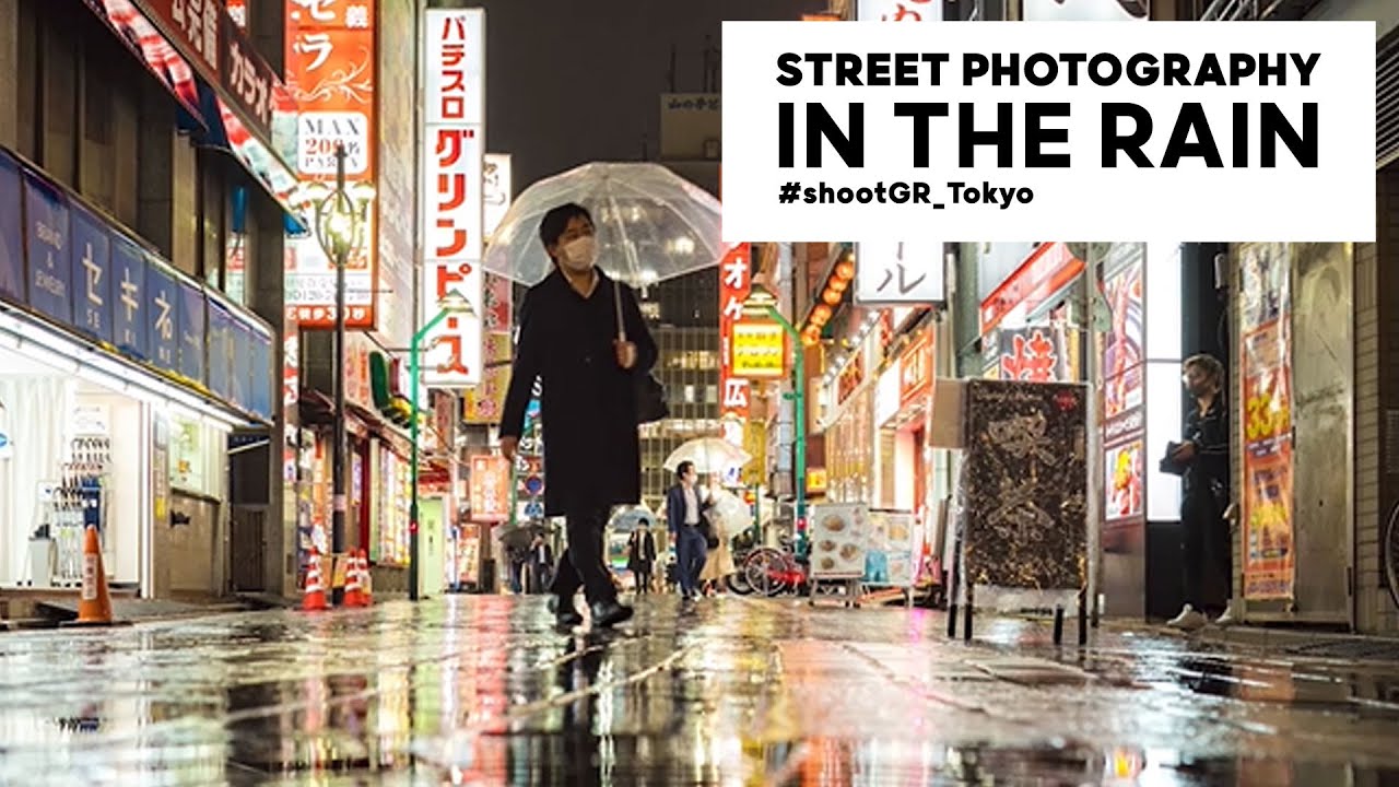 Street Photography in the Rain with the RICOH GR III