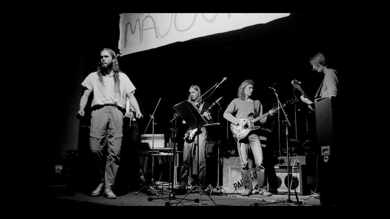 Amases - Gum&aacute;ky (1985)   Official Music Video