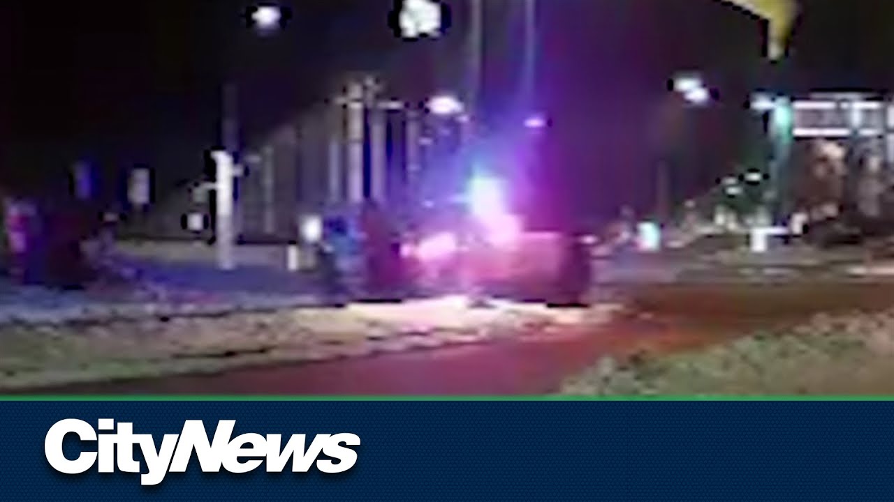 Video shows Edmonton police officer cornering pedestrian on sidewalk with cruiser