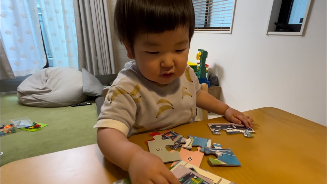 【2歳７ヶ月】パズルで遊ぶりっくん。［2 years and 7 months old] Playing with puzzles.