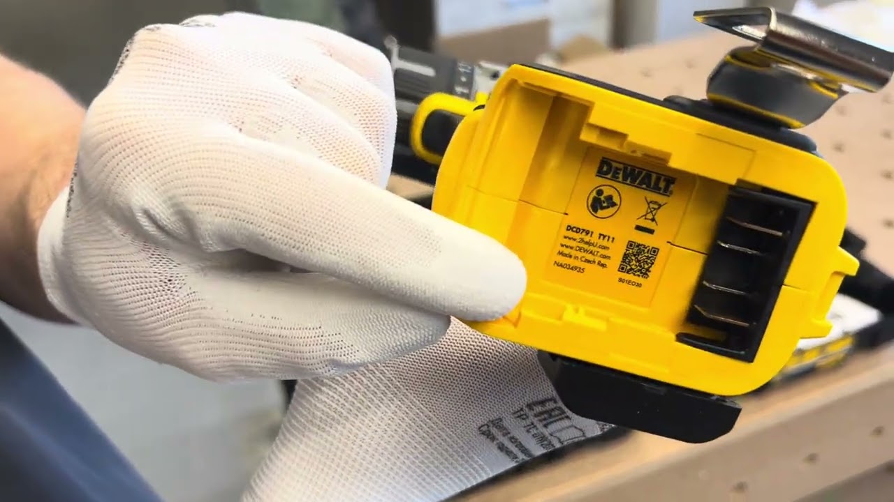 Дрель-шуруповерт ДеВольт DeWalt