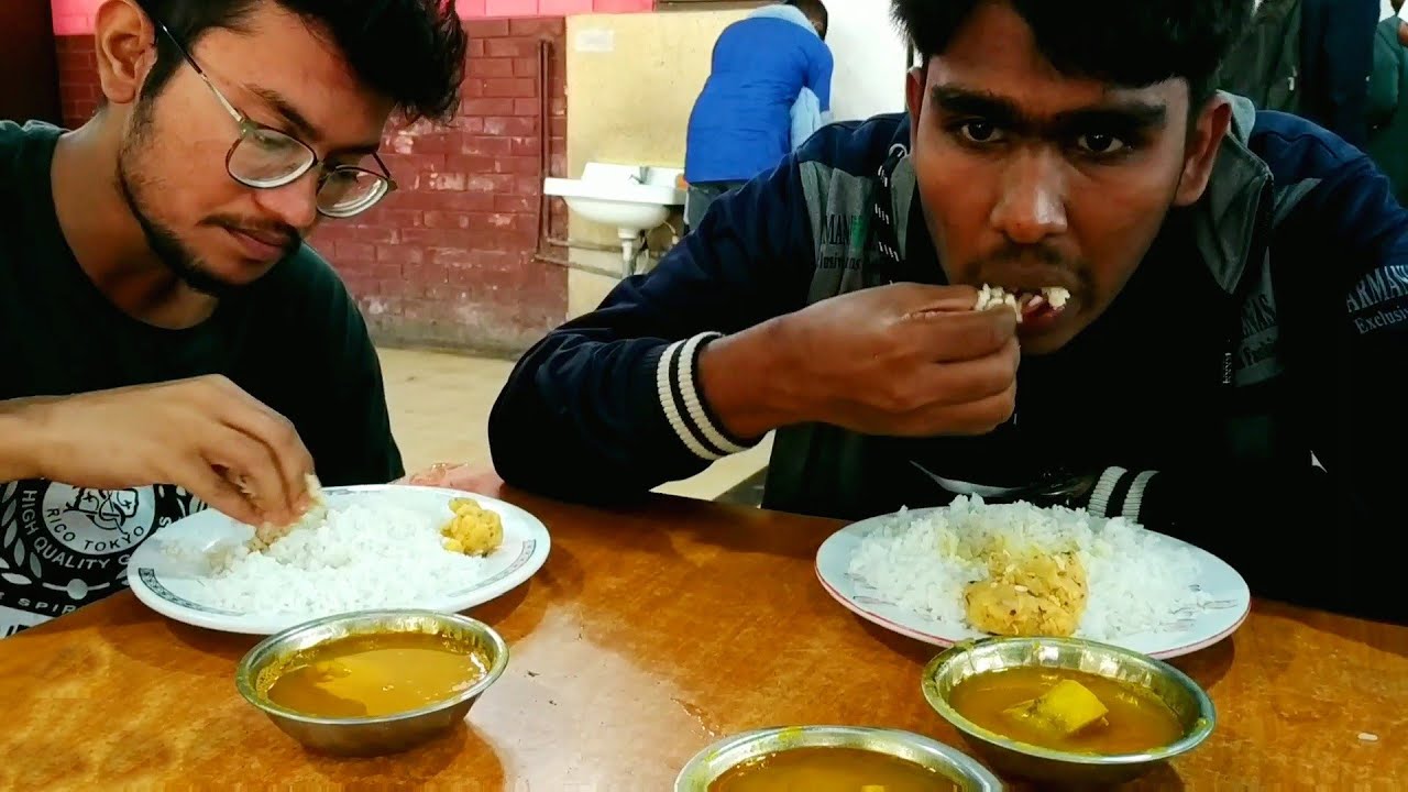 Eating Lunch(Rice/Chicken Curry) With Friends at TSC cafe DU
