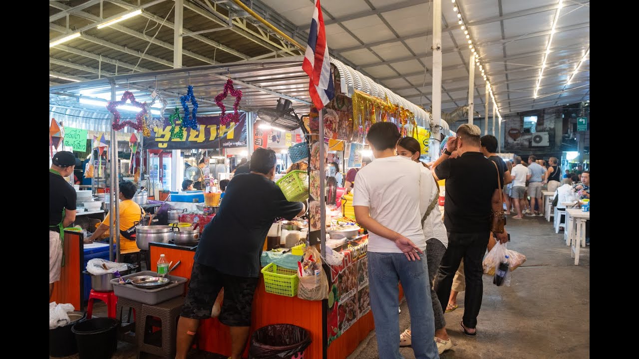 [4K] Talat Phlu food tour At 7 PM discovering legendary Thai street food and local vibes