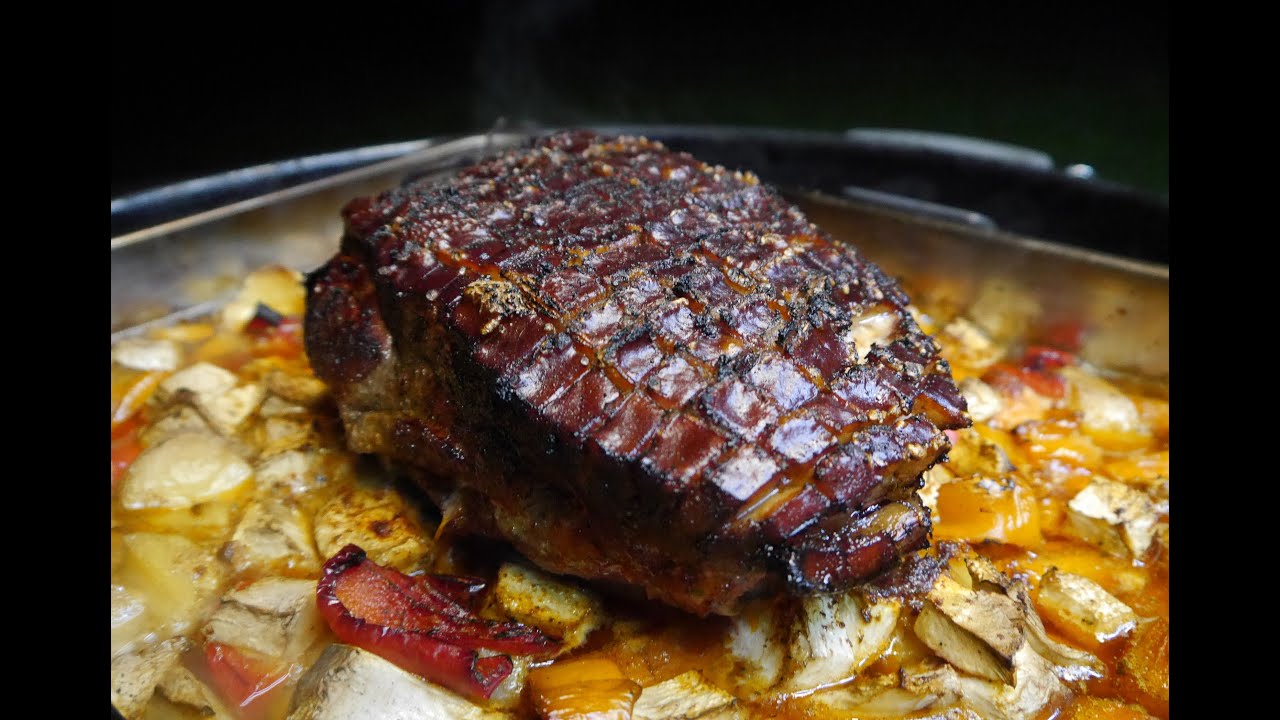 036 - Knuspriger geräucherter Krustenbraten auf Gemüsebett