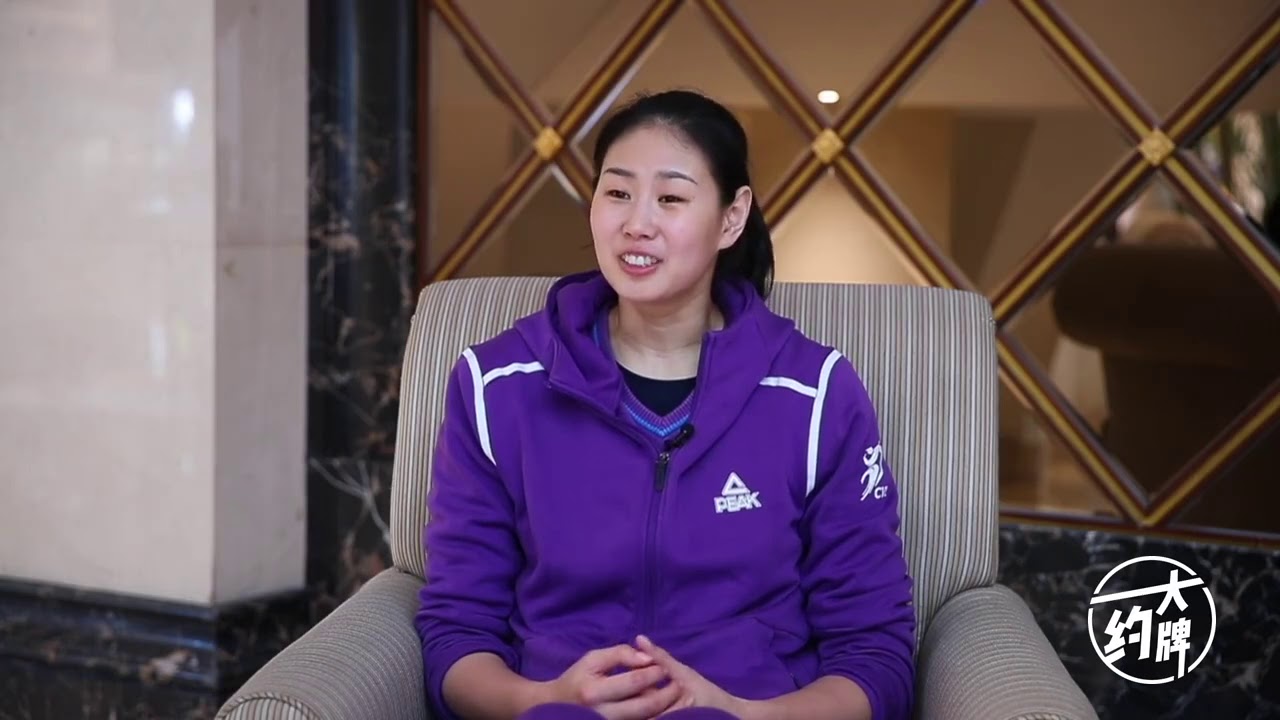 【中国女排】国家队队员@颜妮02 。22岁首次入选国家队，28岁站稳脚跟，年过三十成为绝对主力并两度当选“世界最佳副攻”。伤病困扰下，大器晚成的颜妮如何保持迟来的巅峰状态