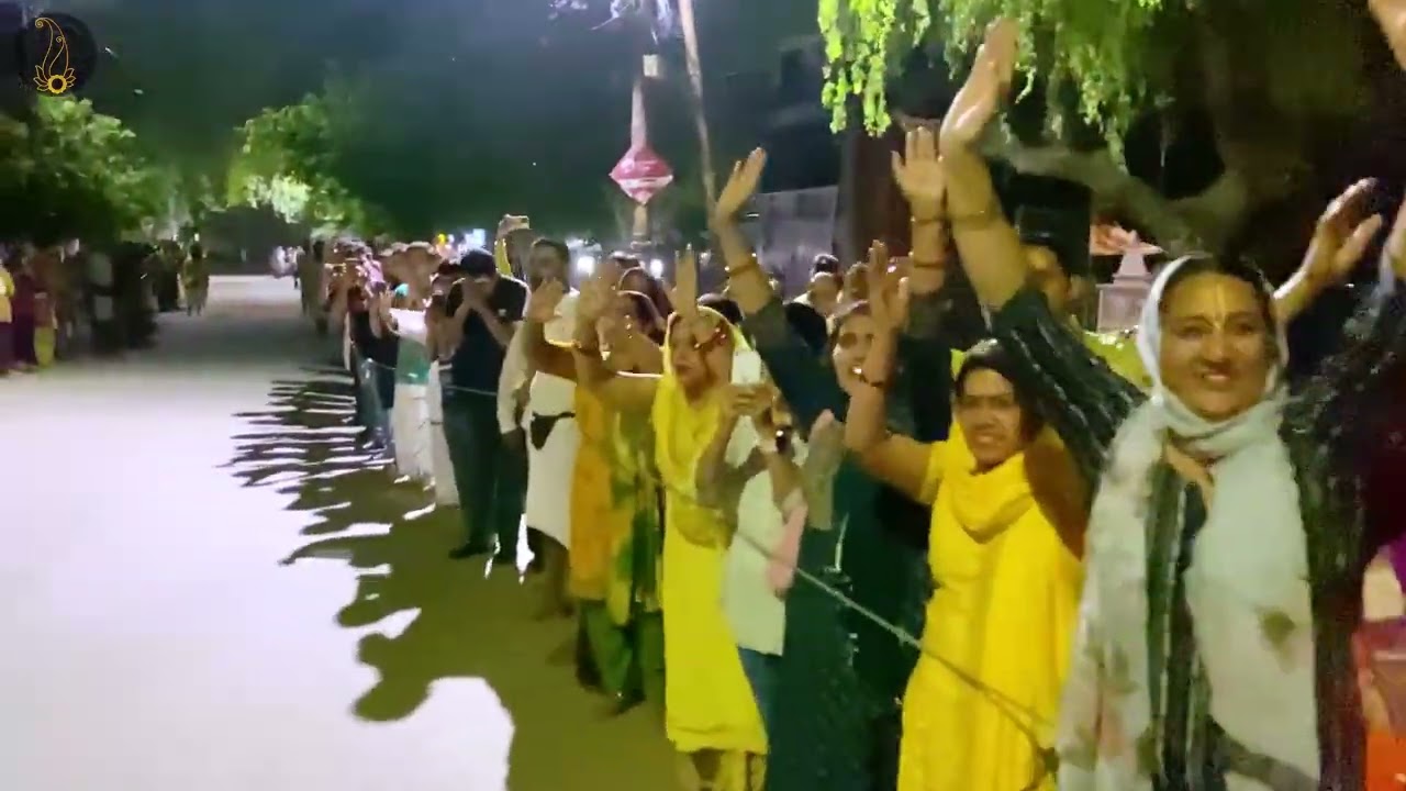 पूजा महाराज जी ने जब एक बच्चे से पूछा क्या तुम्हें नींद नहीं आती🙏🙏