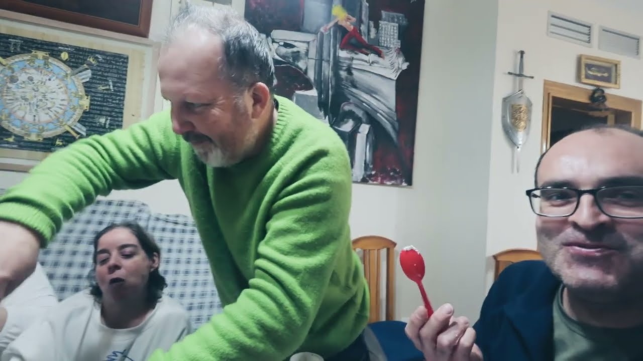 06/01/2026 que arte tiene mi amigo Francisco para cortar el roscón de Reyes #risas #reuniones