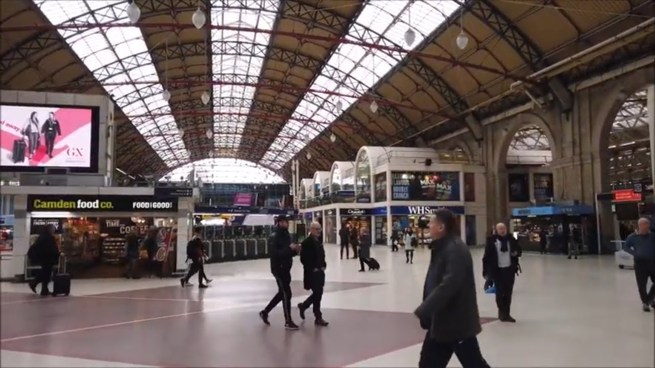 London walk: Victoria station and how to buy an Oyster Card or train ticket - narrated