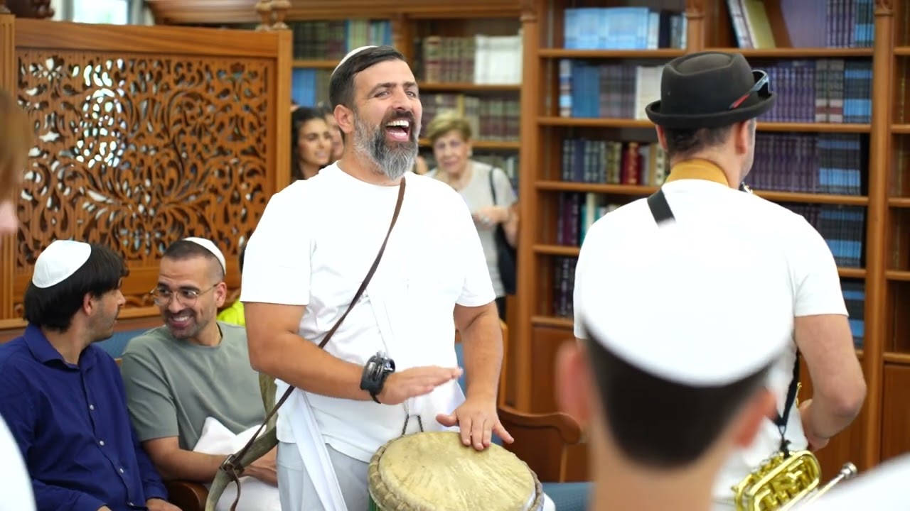 עומר בן שטרית חגג בר מצווה בבית הכנסת בעירו עם כותל הפקות  054-4399622