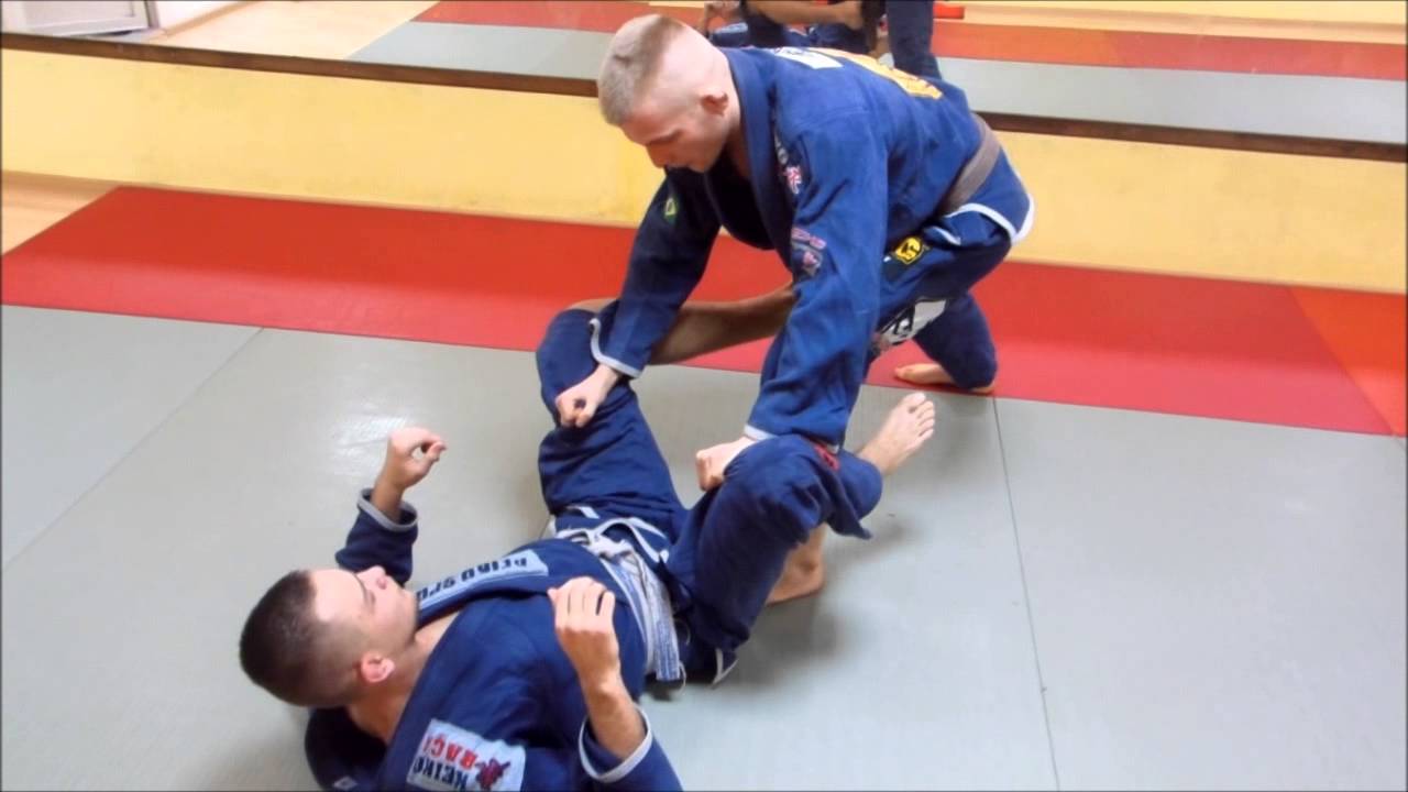 TKD 4: Balacha na kolano z gardy