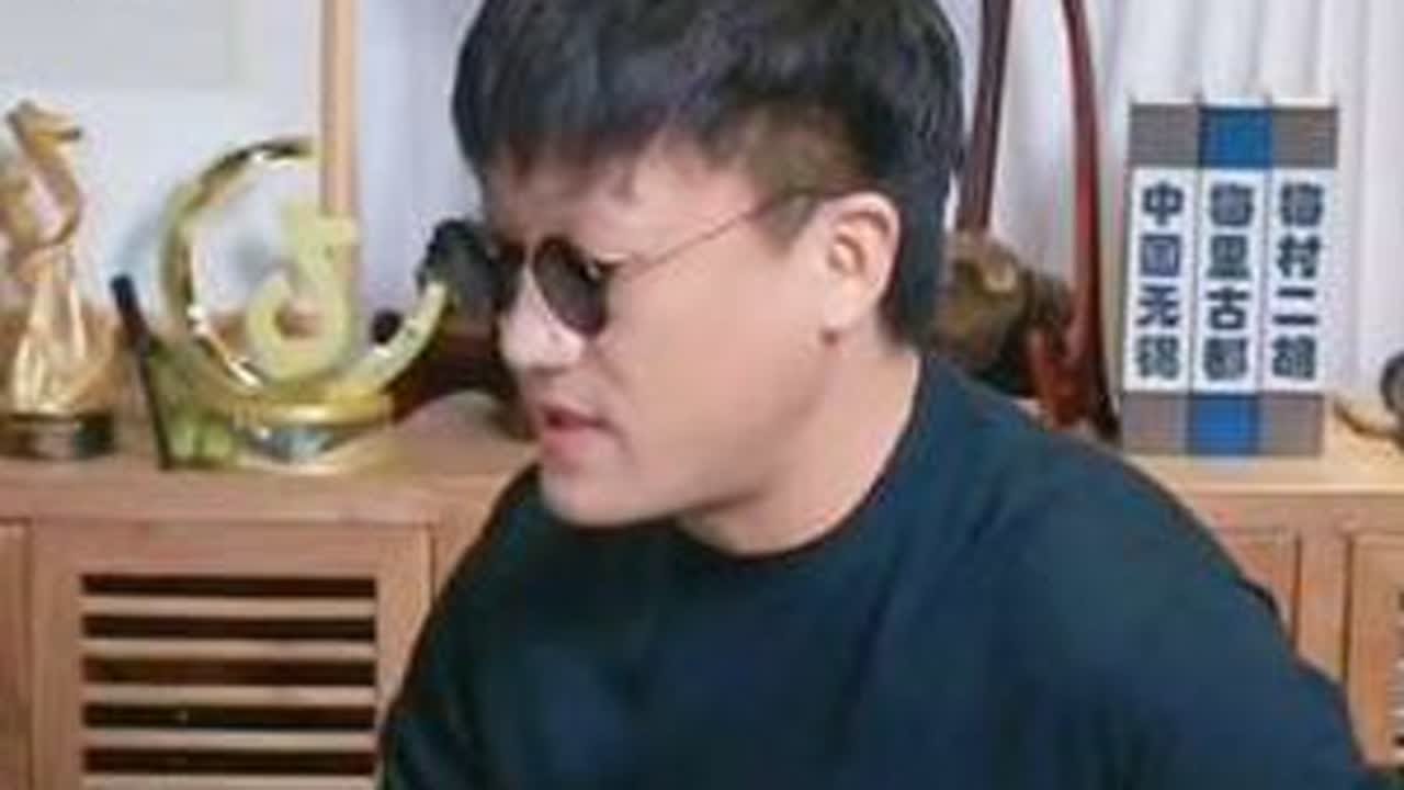 二饼对标大侠的歌曲《咎由自取》分别用粤语唱，别说还挺好听，有广东的朋友吗，给评论下看看唱的咋样😂#二饼胡拉#力哥拉二胡