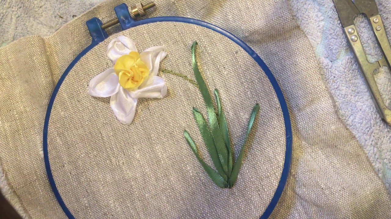 Нарцисс вышитый лентами (способ 2) / Daffodil embroidered strips (method 2)