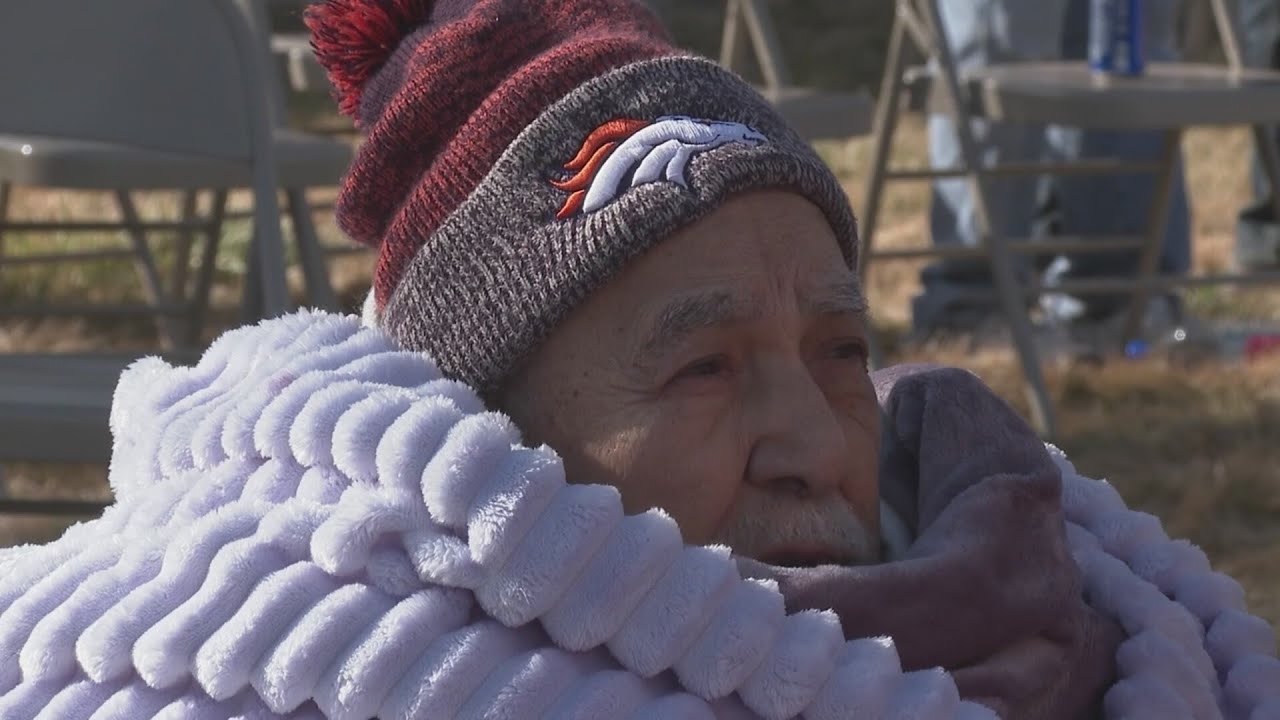 Dozens of classic cars surprise 80-year-old man with cancer diagnosis