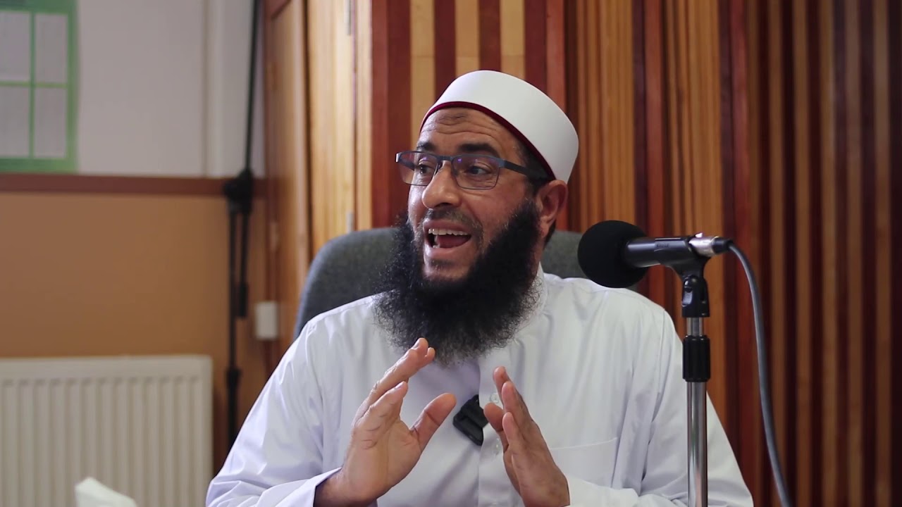 حكم إلقاء الدرس قبل خطبة الجمعة