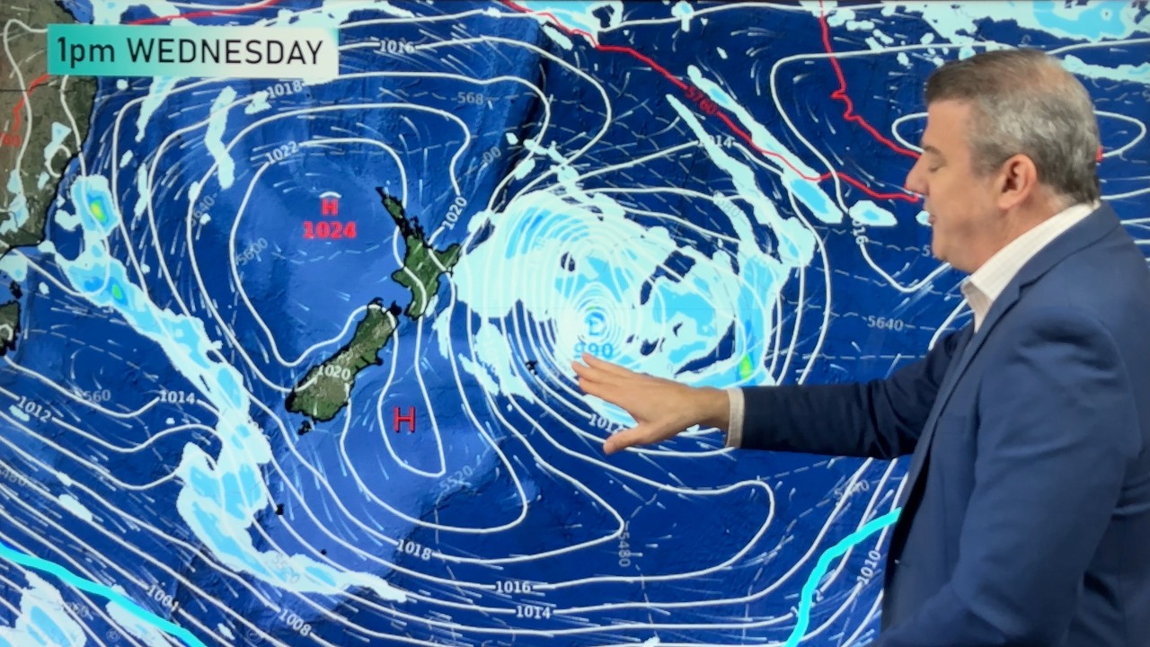 NZ: Rare blood moon lunar eclipse tonight + Yes, NZ's weather is warming back up again