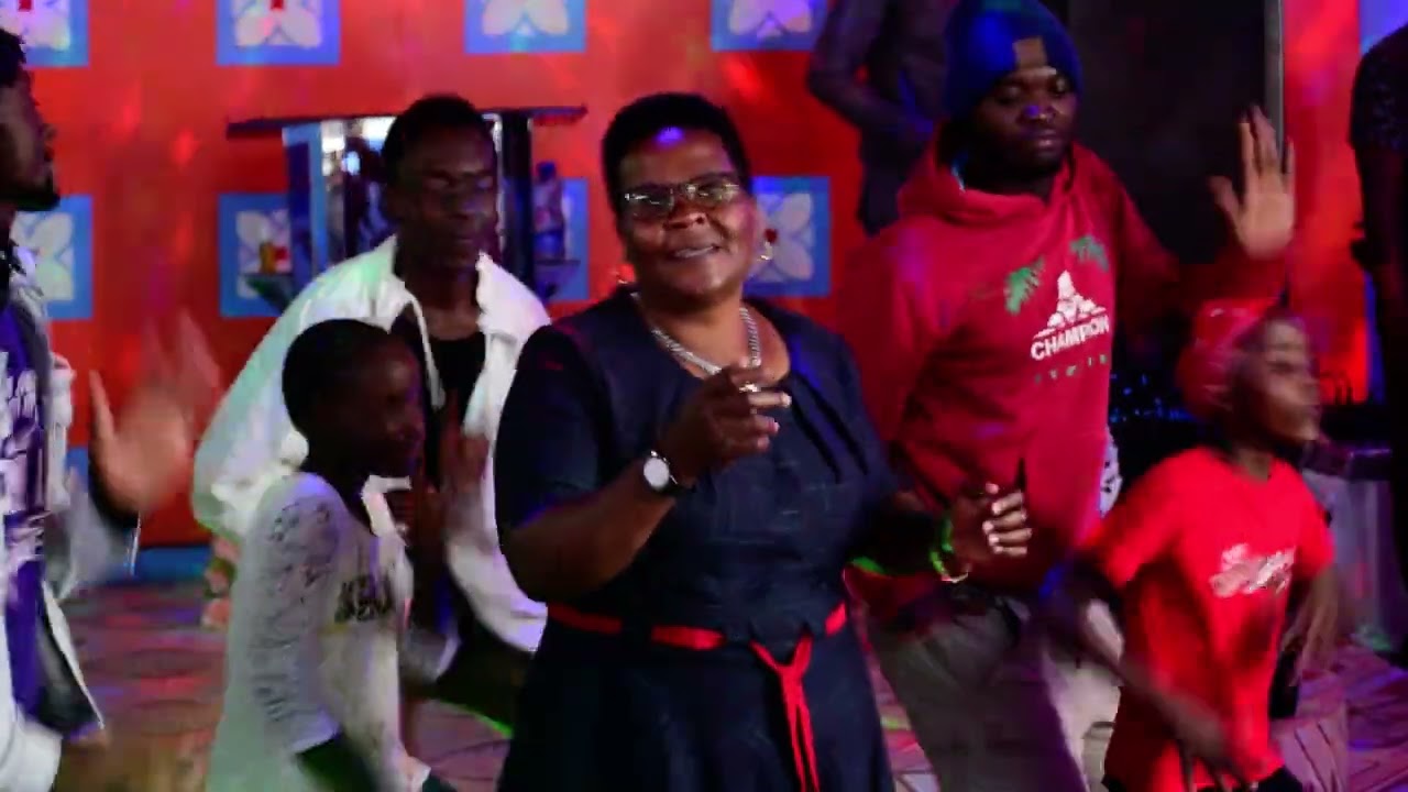 VERONICA NJENGA AGIPERFORM LIVE SARAH NK DAGITARI ALBUM LAUNCH POWER OF GRACE MAAIMAHIU.
