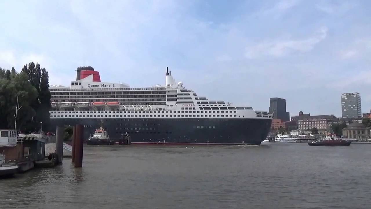 QM2 Ausdocken nach refit 2016 Hamburg