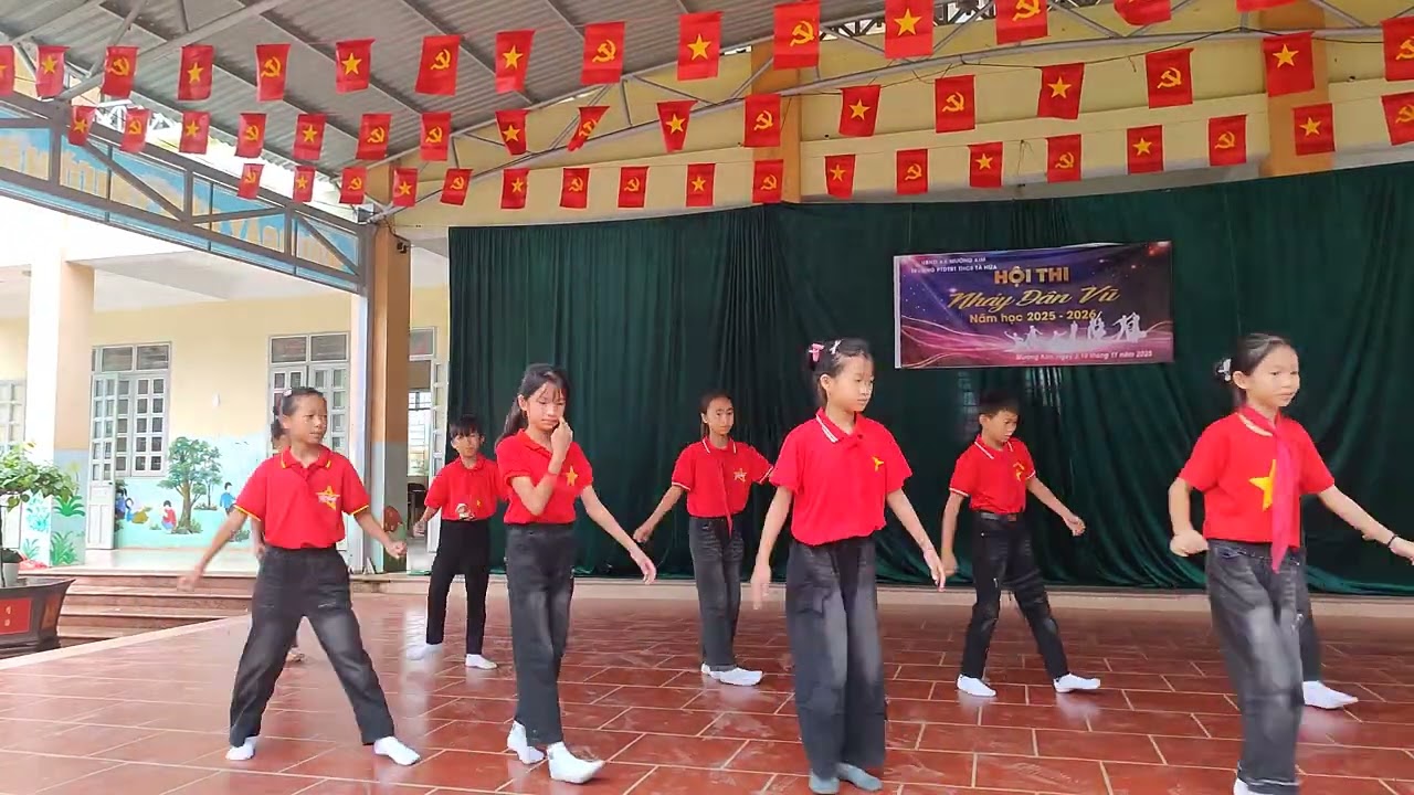 Hội thi nhảy dâm vũ - chi đội 6B