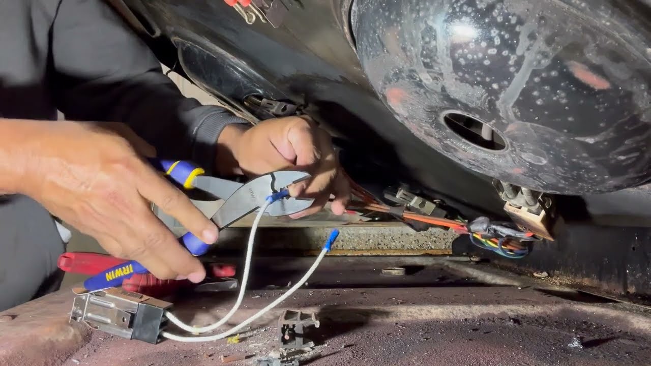 ESTUFA ELECTRICA CAMBIO DE QUEMADORES EL SWITCH Y EL TERMINAL BLOCK ,DESCONECTA LA CORRIENTE PRIMERO